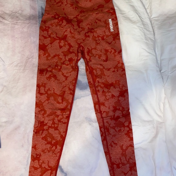 Gymshark adapt camo leggings in red worn once - Picture 4 of 5